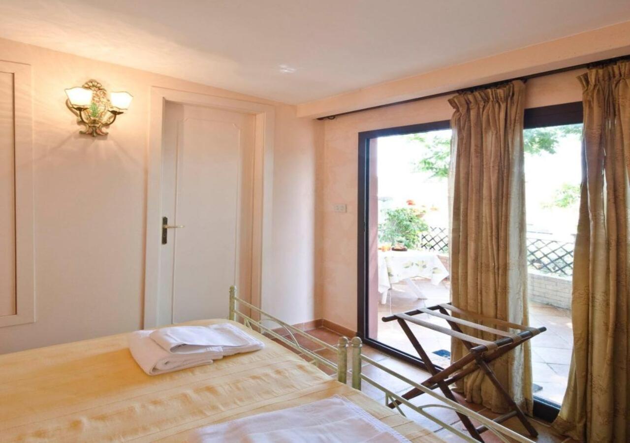 B&B Villa Vittoria Giardini Naxos Exterior foto